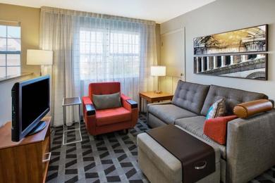 Отель TownePlace Suites by Marriott Detroit Livonia