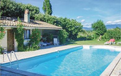 Дом отдыха Beautiful home in Grignan with WiFi and Outdoor swimming pool