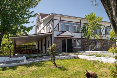 Art Inn Guest House in Ivanovka village