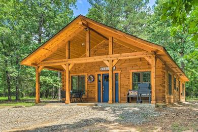 Holiday home Pet-Friendly Falling Star Cabin with Hot Tub!