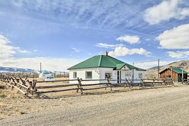 Holiday home Peaceful Retreat on 1 Acre with Panoramic Mtn Views!