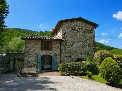 Дом отдыха Holiday house overlooking lake near Tuscany