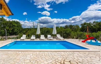 Holiday home Stunning Home In Viskovo With 2 Bedrooms, Wifi And Jacuzzi