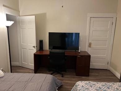 Guest house Private Los Angeles Room - Free WIFI, AC, TV, Private Fridge, Kitchen, near USC - Exposition Park - USC Memorial Coliseum - Banc of California BMO Stadium - Downtown Los Angeles DTLA - University of Southern California USC!!