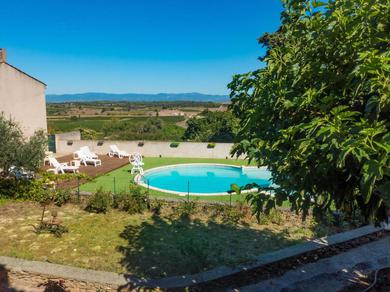 Holiday home Stone cottage on an active wine growing estate with a swimming pool