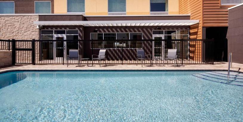 Отель Fairfield Inn & Suites by Marriott Tampa Wesley Chapel