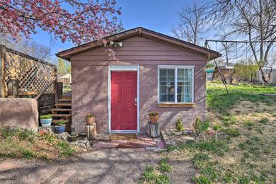 Apartments Urban Tiny Cottage with Deck Less Than 10 Mi to Denver!