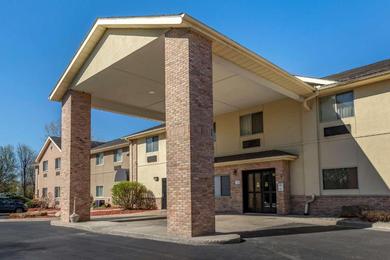 Отель Comfort Inn & Suites Paw Paw