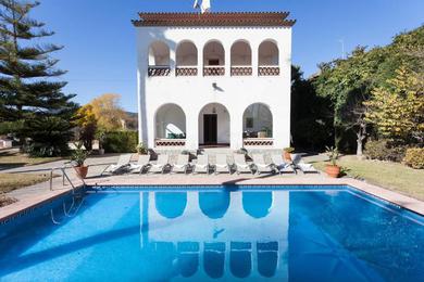 Villa Sunny villa with Private pool next to Barcelona