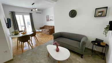 Gorgeous Renovated apt. close to Metro and cultural sites!