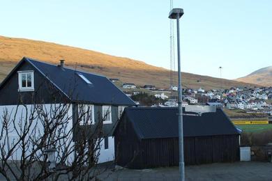 Holiday home Unikt hus i Miðvágur med havudsigt.