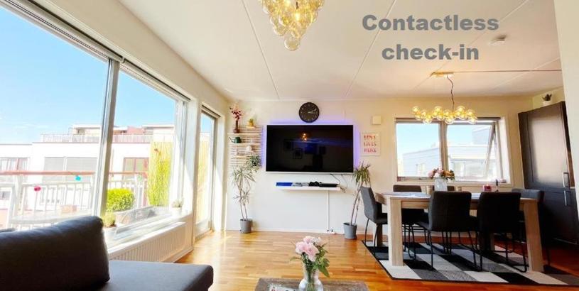 Apartments Top floor city center flat with free parking