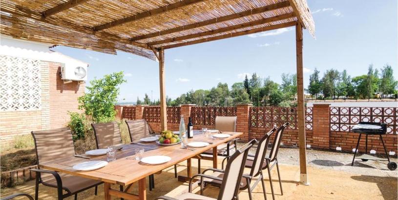 Holiday home Amazing home in Hornachuelos with 3 Bedrooms, WiFi and Outdoor swimming pool