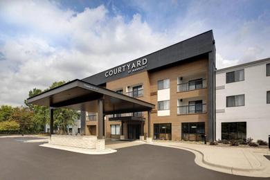 Отель Courtyard Grand Rapids Airport