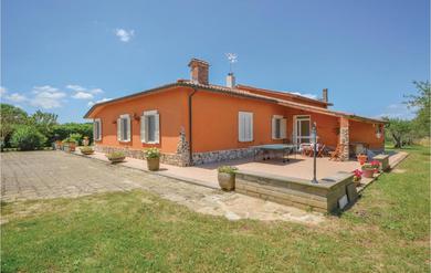 Дом отдыха Stunning home in Canale Monterano -RM- with 4 Bedrooms and WiFi