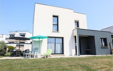 Amazing Home In Clohars-carnot With Wifi And 4 Bedrooms