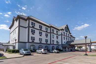 Отель Quality Inn & Suites I-35 E/Walnut Hill