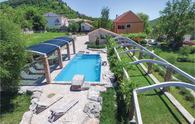 Holiday home Stunning Home In Sinj With 4 Bedrooms, Wifi And Outdoor Swimming Pool