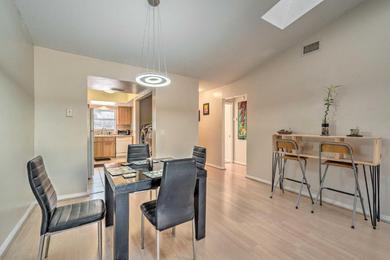 Дом отдыха Modern Inverness Townhome Near Lakes and Parks!
