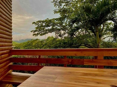  Sustainable teak modern cabin in Hojancha