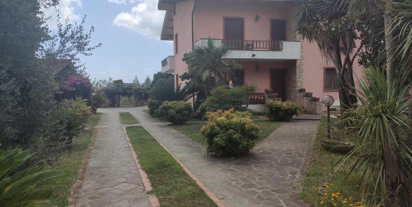 Апартаменты Villa Lucilla - appartamento nel cuore dell'Agro Pontino