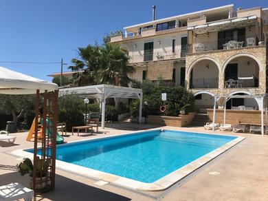 Holiday home Villa Ceni - Appartamenti con camere, cucina, wc e terrazza sul mare in villa con piscina, giardino e parcheggio