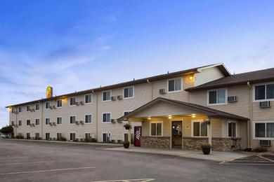 Motel Super 8 by Wyndham Council Bluffs IA Omaha NE Area