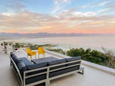 Вилла Dizzy Hill Villa with 270° Breathtaking Views. Pool + Patio