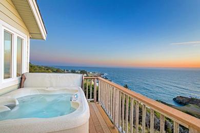 Apartments Spectacular Ocean View Penthouse Oceanfront! Hot Tub! Shelter Cove, CA