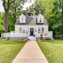 Hotel Charming Edwardsville Home Walk to Downtown!