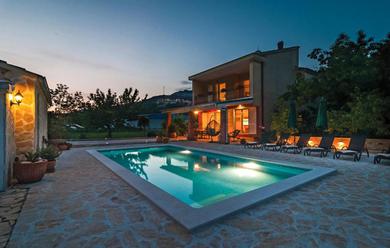 Villa House with pool!families only!