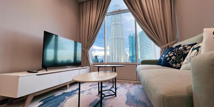 Apartments Family Suites at Sky Suites KLCC with Unblocked Sunset View on Top Floor