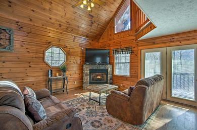Holiday home Sevierville Cabin with Hot Tub, Views and Pool Access!