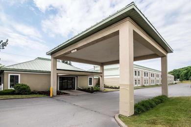 Hotel Clarion Inn & Suites - University Area