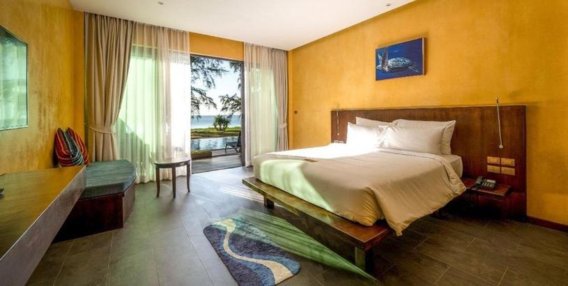 Отель Coriacea Beachfront Boutique Phuket Resort - SHA Plus