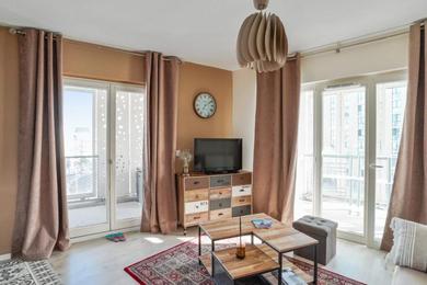 Apartments Cozy 1-bedroom with terrace close to train stations in Bègles Welkeys