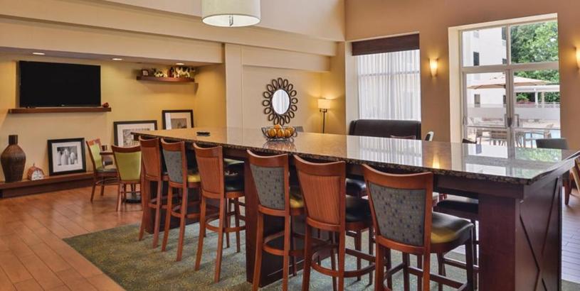 Hotel Hampton Inn & Suites Newport News-Airport - Oyster Point Area