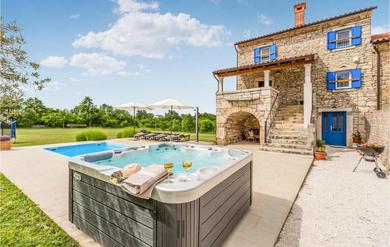 Holiday home Amazing Home In Brscici With 2 Bedrooms, Wifi And Outdoor Swimming Pool