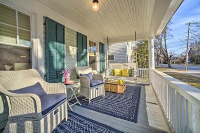 Дом отдыха Family-Friendly Glens Falls Home with Sun Porch