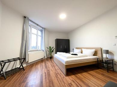 Апартаменты Komfortables Apartment nah an Porsche & Flughafen - Schreibtisch, sehr schnelles Internet & Queensize-Bett