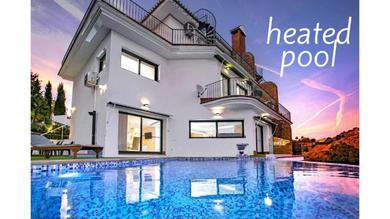 Villa Luxury villa with sea views - heated pool