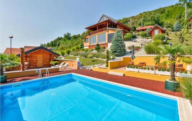 Beautiful Home In Novi Marof With 3 Bedrooms, Sauna And Outdoor Swimming Pool