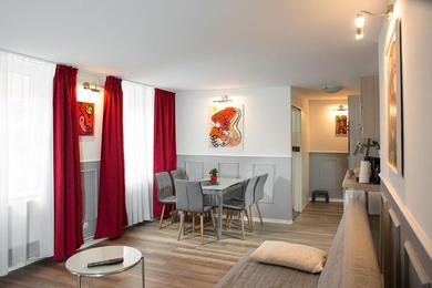 Апартаменты H&H Apartments im Herzen der Stadt geräumig ruhig zentral mit Küche und Esstisch