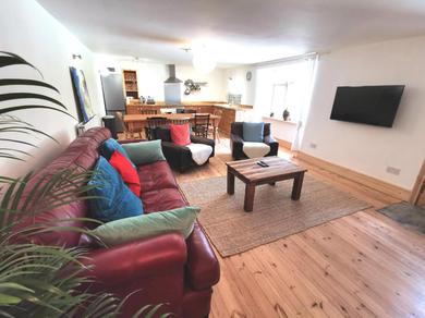 Apartments THE OLD RECTORY GLEBE HOUSE in Jacobstow 10 mins to Widemouth bay and Crackington Haven,15 mins Bude,20 mins tintagel, 27 mins Port Issac