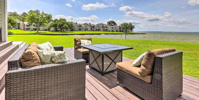 Holiday home Modern Lake Livingston Townhome Water Views!