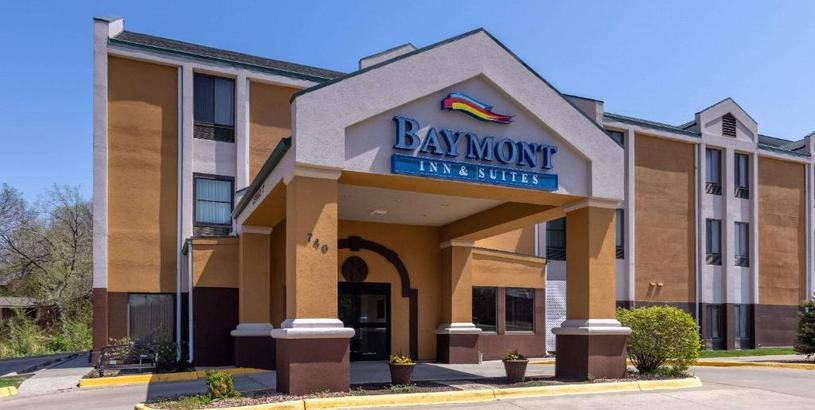Hotel Baymont by Wyndham Lawrence