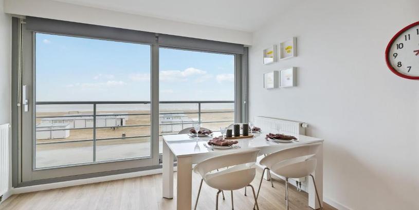 Апартаменты Apartment with frontal sea view in Knokke