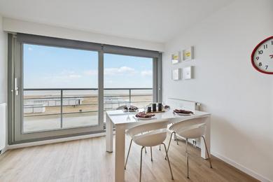 Apartment with frontal sea view in Knokke