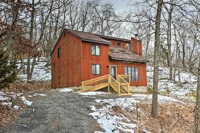 Дом отдыха Charming Poconos Abode with Gas Grill and Fire Pit!