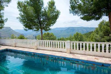 Villa 5 bedrooms villa with private pool and enclosed garden at Chulilla